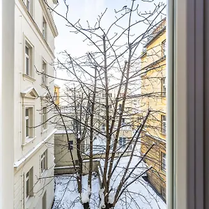 Cozy In The Heart Of Appartamento Praga